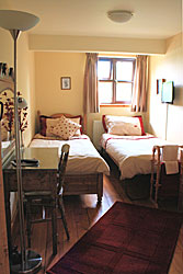 Single bedroom at Nutshell Cottage - Bed & Breakfast - Near Hartpury College Gloucestershire